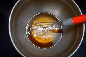 廣式蓮蓉（豆沙）蛋黃月餅（超詳細步驟）
