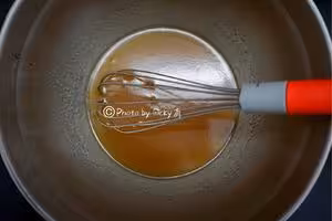 廣式蓮蓉（豆沙）蛋黃月餅（超詳細步驟）