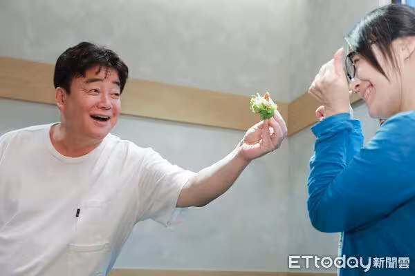 直擊／白種元出事後首露面！現身東區餐廳：會常來台灣　客人全嚇到