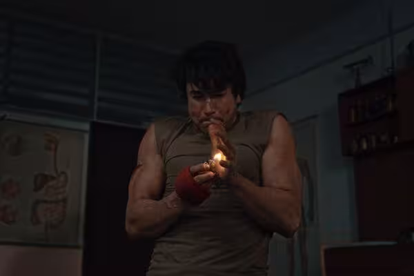 泰國男神為《鬼聲泣3》再露8塊腹肌! 納得克曝「脫襯衫有原因」闖鬼屋救妹