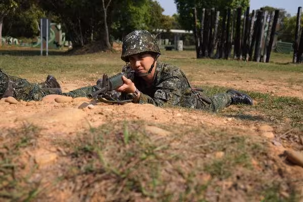 曾子余鏡頭前淚崩「揭家庭傷害」!哭到抽蓄惹心疼 媽媽自責道歉