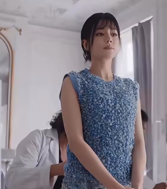 明星國慶都幹啥?劉詩詩曬庫存照,李現看球賽,一群女星紅毯鬥豔