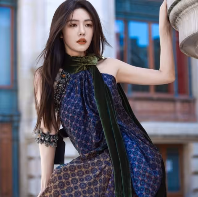 明星國慶都幹啥?劉詩詩曬庫存照,李現看球賽,一群女星紅毯鬥豔