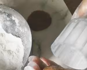 如何做出不塌陷不鼓腰花紋清晰的月餅（超詳細的步驟和方法）