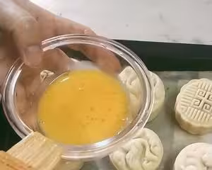 如何做出不塌陷不鼓腰花紋清晰的月餅（超詳細的步驟和方法）