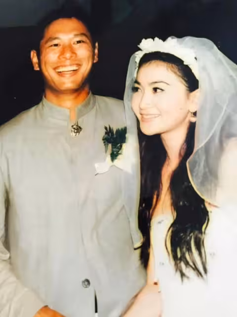 59歲溫碧霞罕見曬結婚舊照慶25周年!甜蜜告白富商老公!自爆曾分開過幾次