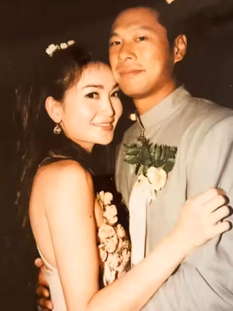 59歲溫碧霞罕見曬結婚舊照慶25周年!甜蜜告白富商老公!自爆曾分開過幾次