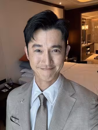 吳慷仁深夜發文挺林柏宏「粉碎搶男主傳言」！釣出本人曬休息室緊抱照