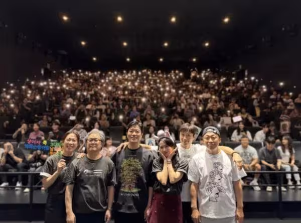 當媽後等7年才回歸!孫藝真現身影院哭到轉身擦淚 廉惠蘭暖心安慰