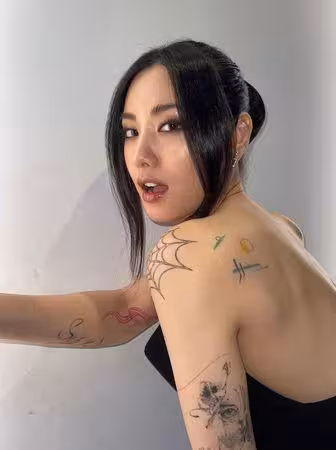 韓女星Nana宣布「已清除全身刺青」! 只留1串數字:我不後悔