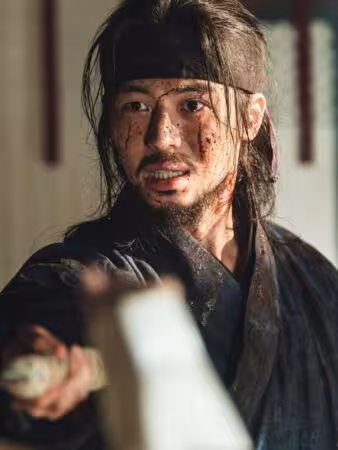 《暴君》孔吉裸上身「肚子驚現一道長疤」 救母切70%肝:是真疤