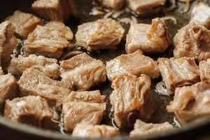 【排骨燜飯】