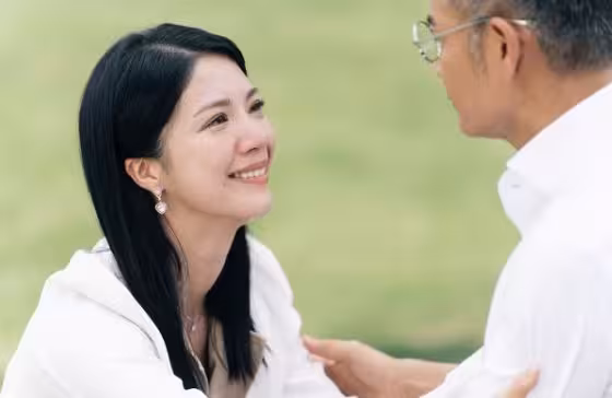 60歲TVB視帝與30歲港姐新劇演忘年戀!監製嚴禁兩人拍吻戲!