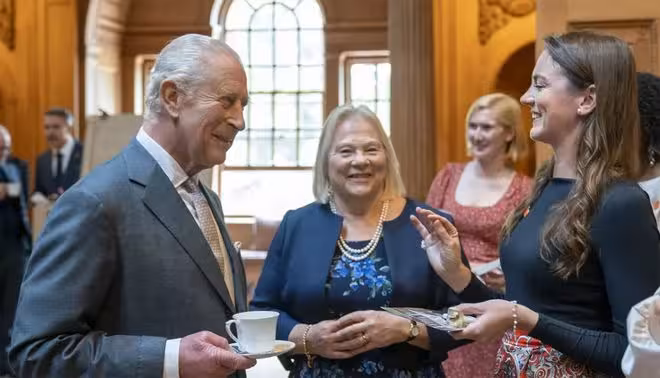 查爾斯國王密會35位「未來領袖」，百年時間膠囊暗藏玄機！