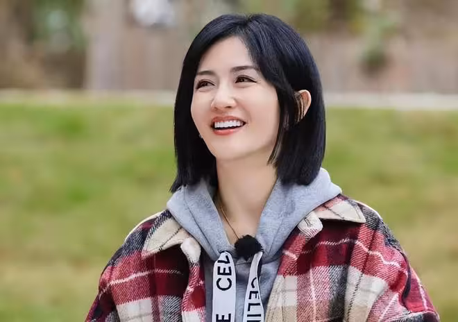 被央視力捧的謝娜背後到底誰在為她撐腰？倪萍說了句大實話