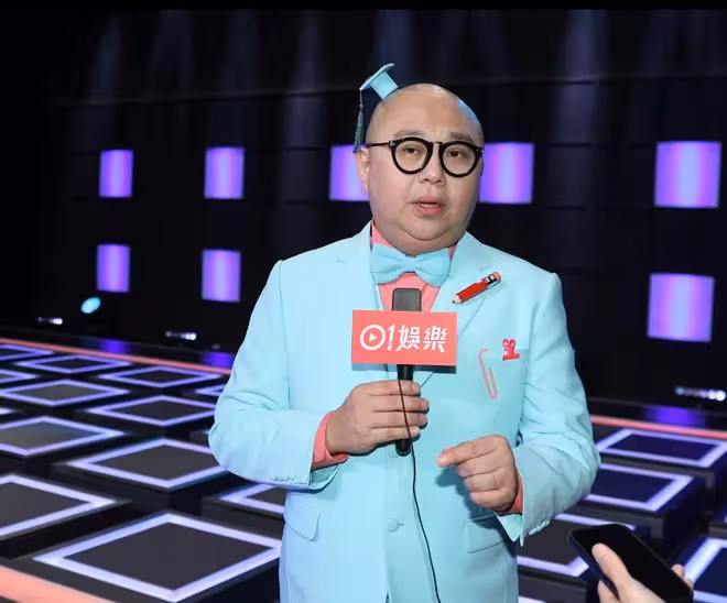 TVB男星促成胡定欣姻緣!爆4個子女每月開支超十萬!自稱普通家庭穿99塊錢衣服