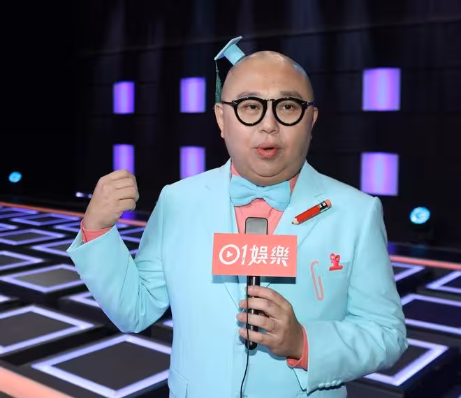 TVB男星促成胡定欣姻緣!爆4個子女每月開支超十萬!自稱普通家庭穿99塊錢衣服