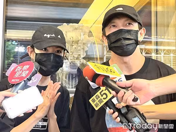 在顏正國靈堂待6小時⋯李千娜黃尚禾神情哀傷露面