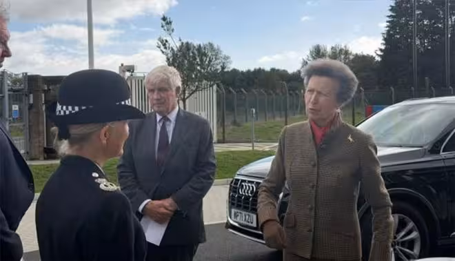 75歲安妮公主震撼歸來!狂刷217場公務,實力驚人!