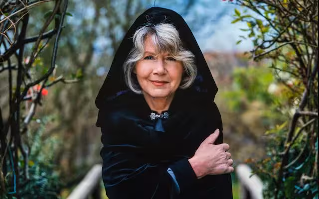 88歲傳奇女作家去世,皮爾斯·摩根感慨,她的笑容照亮一生!