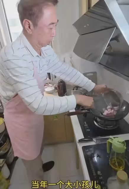 錢再多有什麼用?67歲馮鞏去哥哥家過中秋,一句話讓人紅了眼眶
