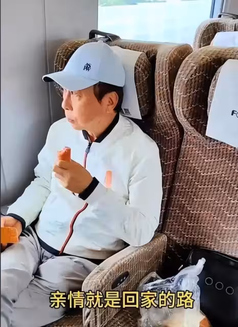 錢再多有什麼用?67歲馮鞏去哥哥家過中秋,一句話讓人紅了眼眶