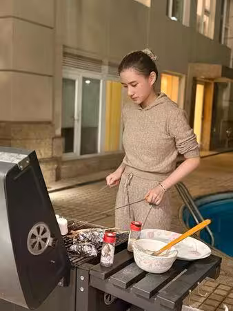 何超蓮「224坪山頂豪宅」罕曝光!過中秋PO獨照網問:怎麼不見老公