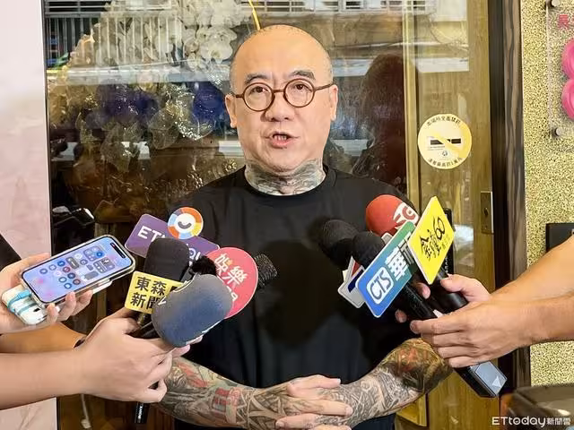 顏正國靈堂照遭偷拍外流！　鋼鐵爸深夜怒發聲：做人剛剛好就好