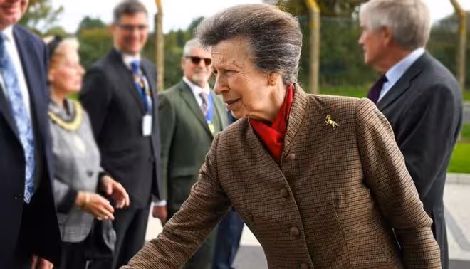 安妮公主低調現身警局,揭幕儀式獲贊「歷史性時刻」