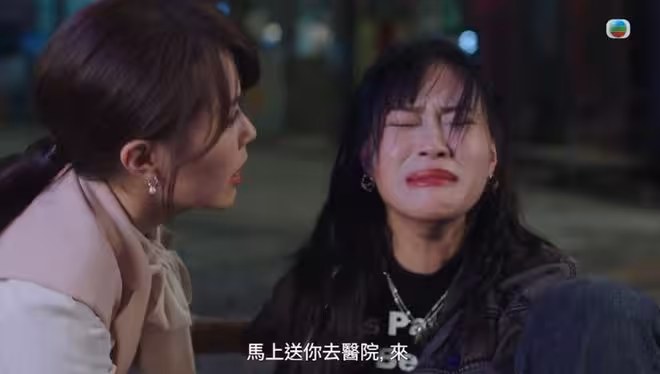 36歲TVB花旦新劇戴斯文眼鏡，網友大讚造型太絕了！打女上身趕流氓！