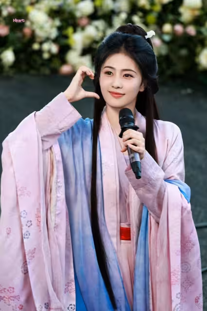 白鹿新劇《莫離》殺青應援現場,自曝得了疑難雜症瘦到86斤