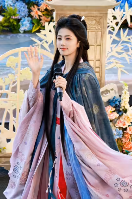 白鹿新劇《莫離》殺青應援現場,自曝得了疑難雜症瘦到86斤