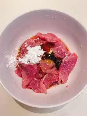 跟四川朋友學的水煮肉片 這也太香了！！