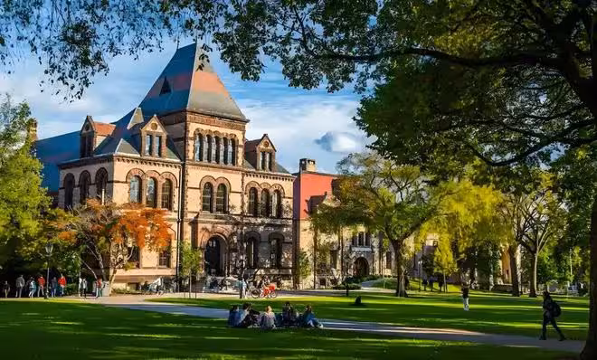 北大教授說國外大學沒圍牆也沒保安！被網友群嘲，真相是人家用槍