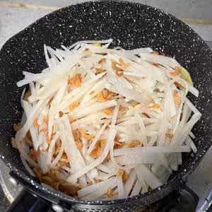 蘿蔔鮮貝湯，冬天喝它太舒服了
