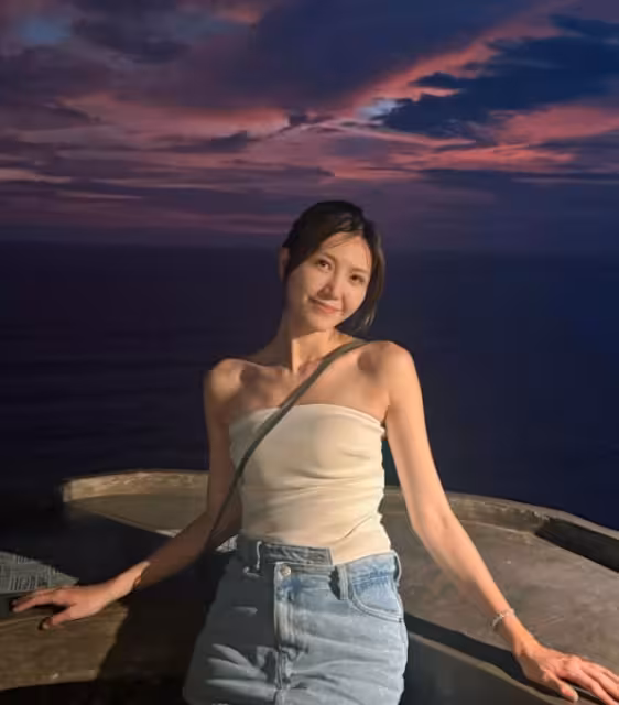 TVB女星罕見曬性感泳裝!結婚周年竟與另一猛男手牽手!直呼折騰累到不行!
