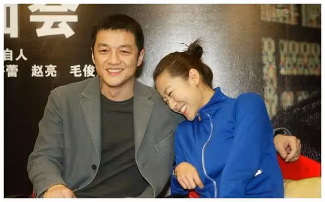 李亞鵬的璀璨情史，靠帥氣征服了7個女人，54歲又與小嬌妻離婚