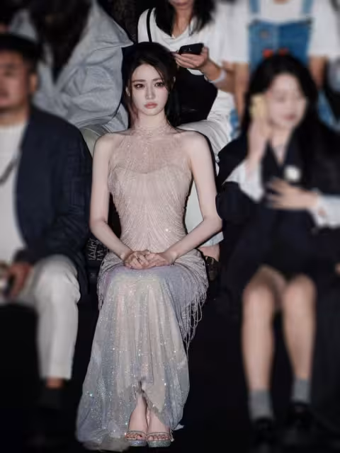 從徐璐上海時裝周走秀,看「白幼瘦」審美綁架,女明星努力服美役