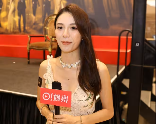 TVB落選港姐與亞軍新劇比拼身材!穿同款晚禮服!網友稱胸墊厚得誇張!