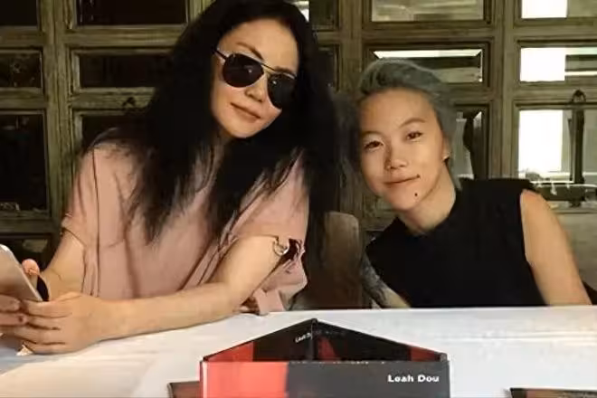 竇靖童的煩惱:王菲的錢花不完,窘迫的父親卻讓她揪心