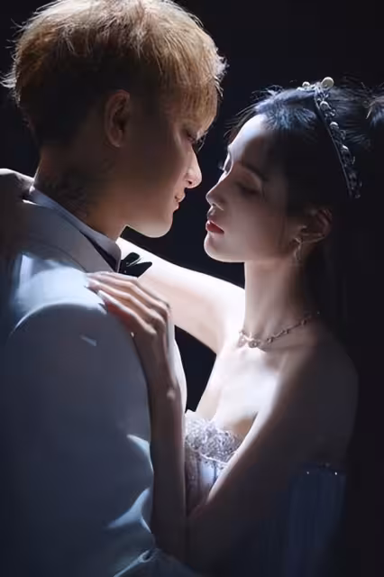 黃子韜帥回顏值巔峰!城堡花園婚紗照曝光 徐藝洋水藍婚紗絕美