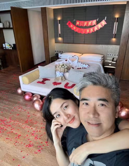 小三轉正1周年!落選港姐大曬與作家老公甜蜜合照!曾被丈夫前妻斥「拆散我的家」!