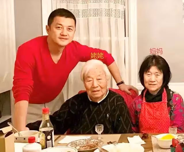 李亞鵬的破碎人生：父早逝、兄反目、妻兒散，老母為巨債憂心忡忡