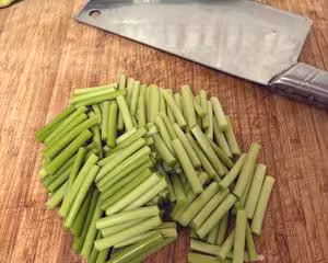 蒜苔炒肉絲