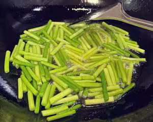蒜苔炒肉絲