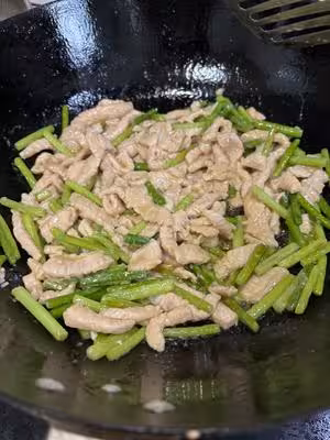 蒜苔炒肉絲