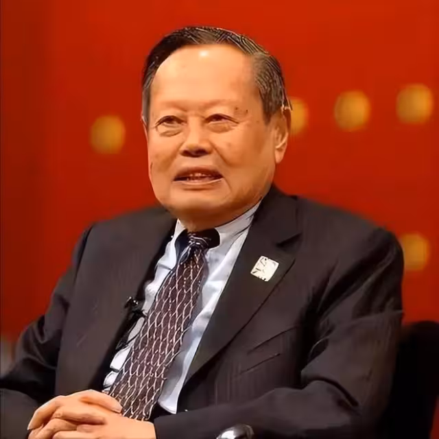 痛悼!103歲楊振寧逝世,半月前剛過生日,與翁帆最後同框惹人哭