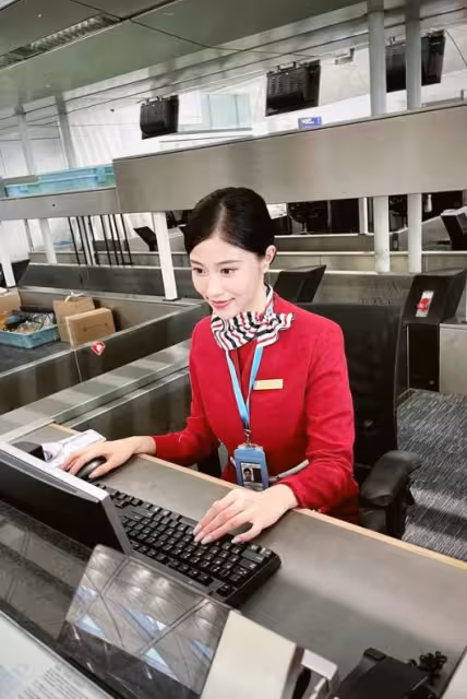 24歲港姐冠軍處女劇演空姐!穿制服直呼心情激動!有翻版李嘉欣之稱!