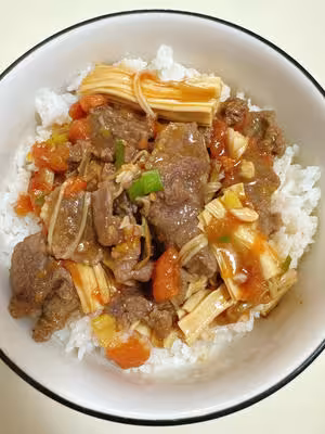 番茄腐竹牛肉煲