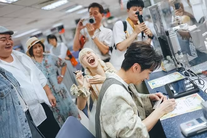 Lulu升格陳太太!登記畫面曝甜閃陳漢典:風雨交加也無法阻擋我們